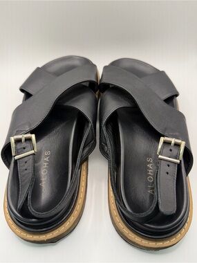 ALOHAS Marshmallow Black Leather Buckle Cross-Strap Sandals